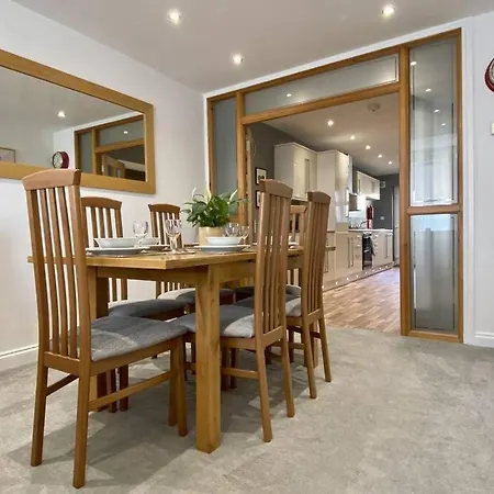 Superb Victorian Townhouse 펜션 밀롬